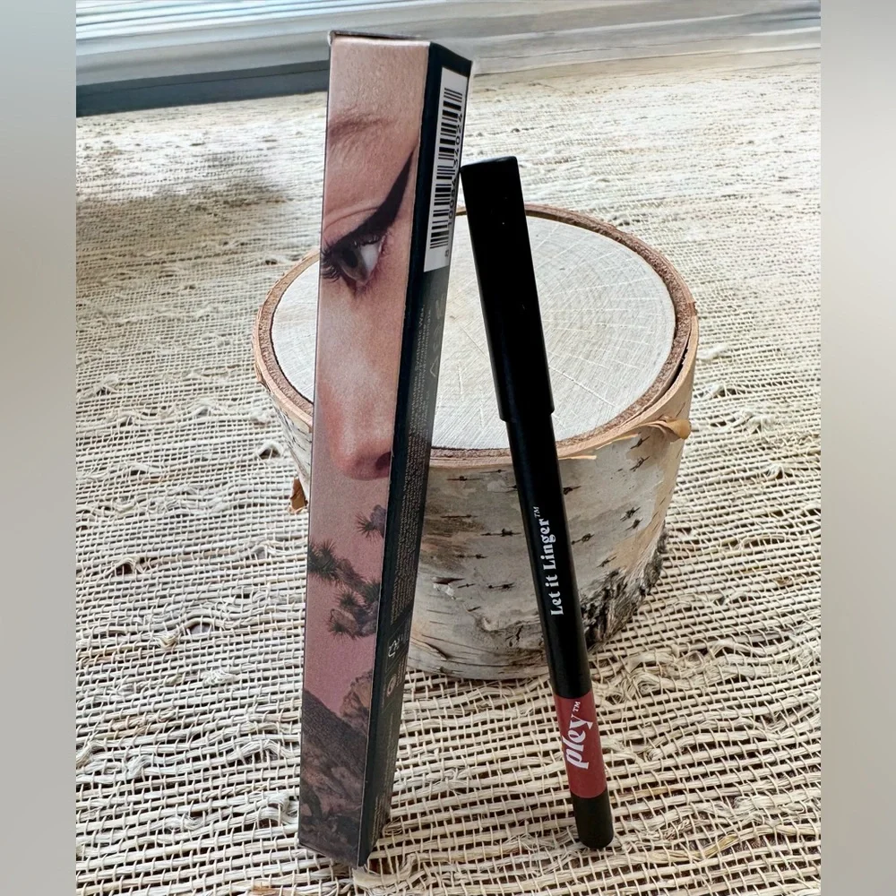 Pley Let it Linger 12-hour Longwear Eyeliner - Chili Pepper (Spicy Red)